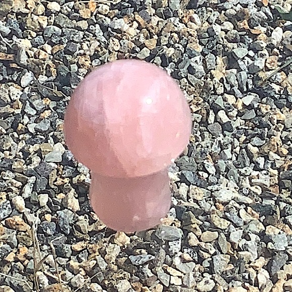 ROSE QUARTZ MUSHROOM UNCONDITIONAL LOVE HEALING STONE 2 1/4TH IN TALL - Picture 3 of 7